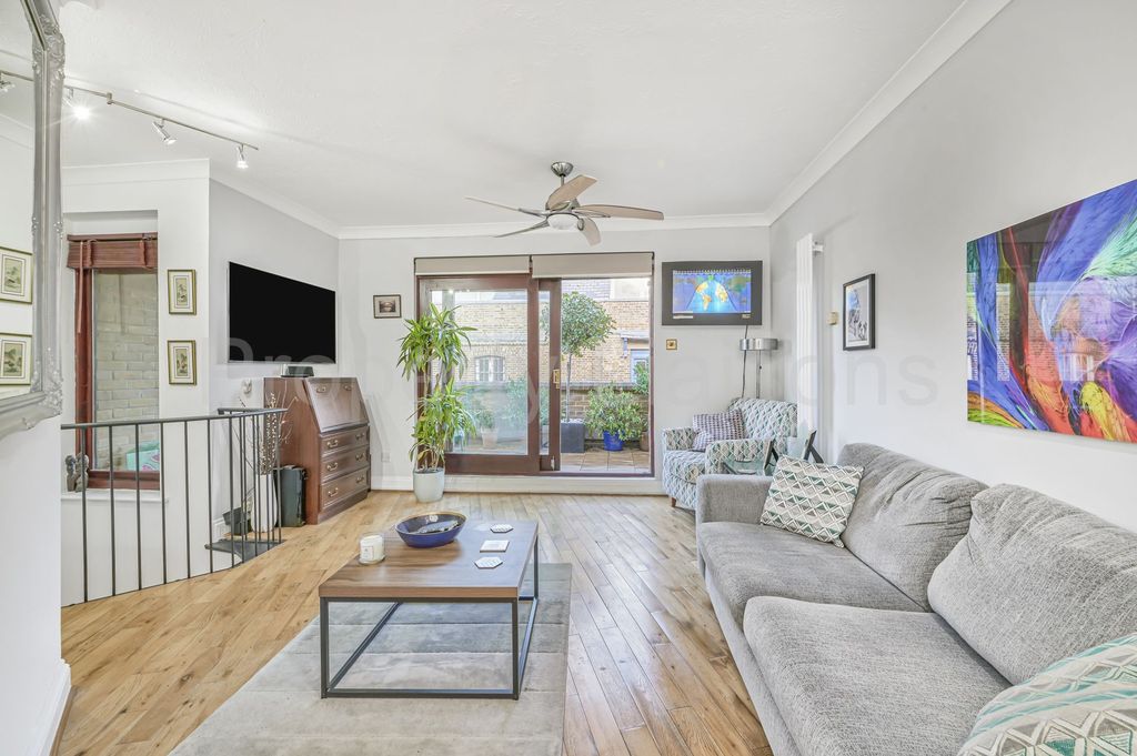 Property photo 1 of 8 Photo 6