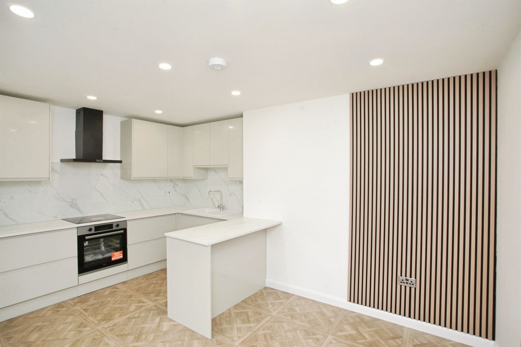 Property photo 3 of 24