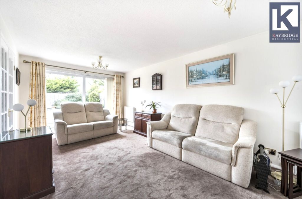 Property photo 3 of 20 Northcliffe Close, Worcester Park