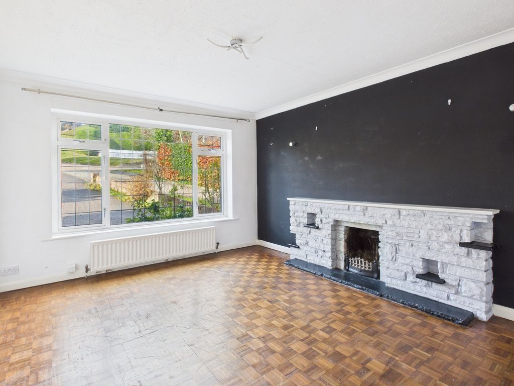 Property photo 3 of 13 Living Room