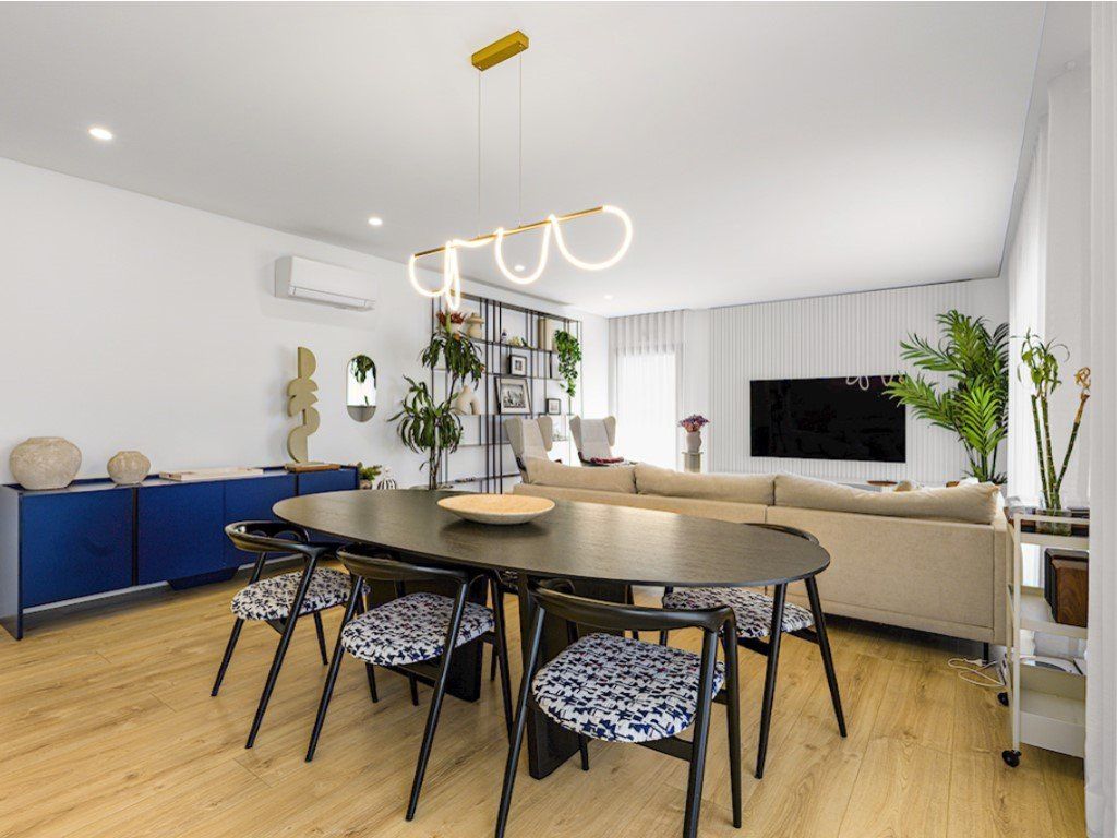 Property photo 1 of 27 Premium 4-Bedroom Apartment In Central Leiria | 2 En-Suite Bedrooms | Walk-In Closet | 4 Garage Spaces | Furnished