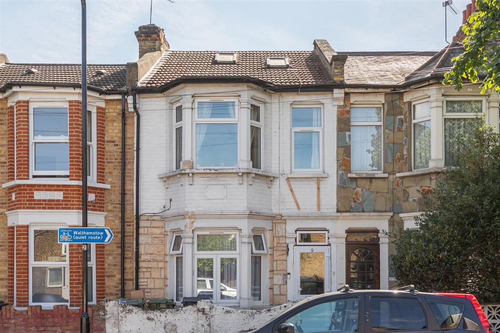 Property photo 1 of 17 Lily Road, E17