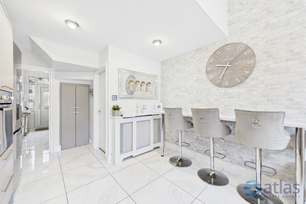 Property photo 2 of 20 Kitchen