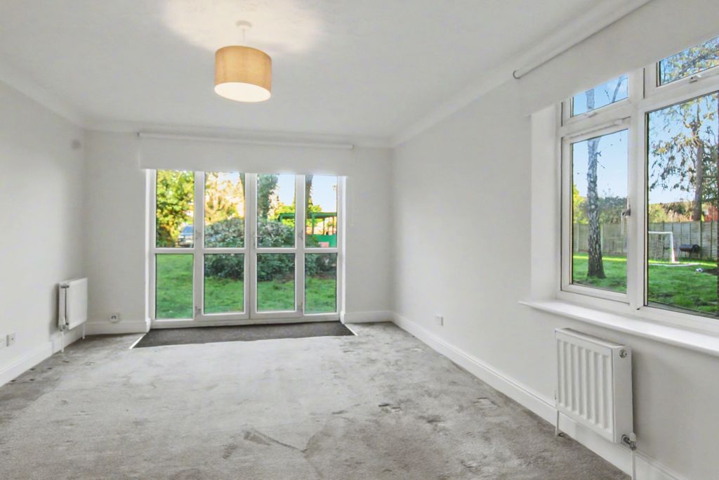 Property photo 2 of 8 2.Lounge.Jpg