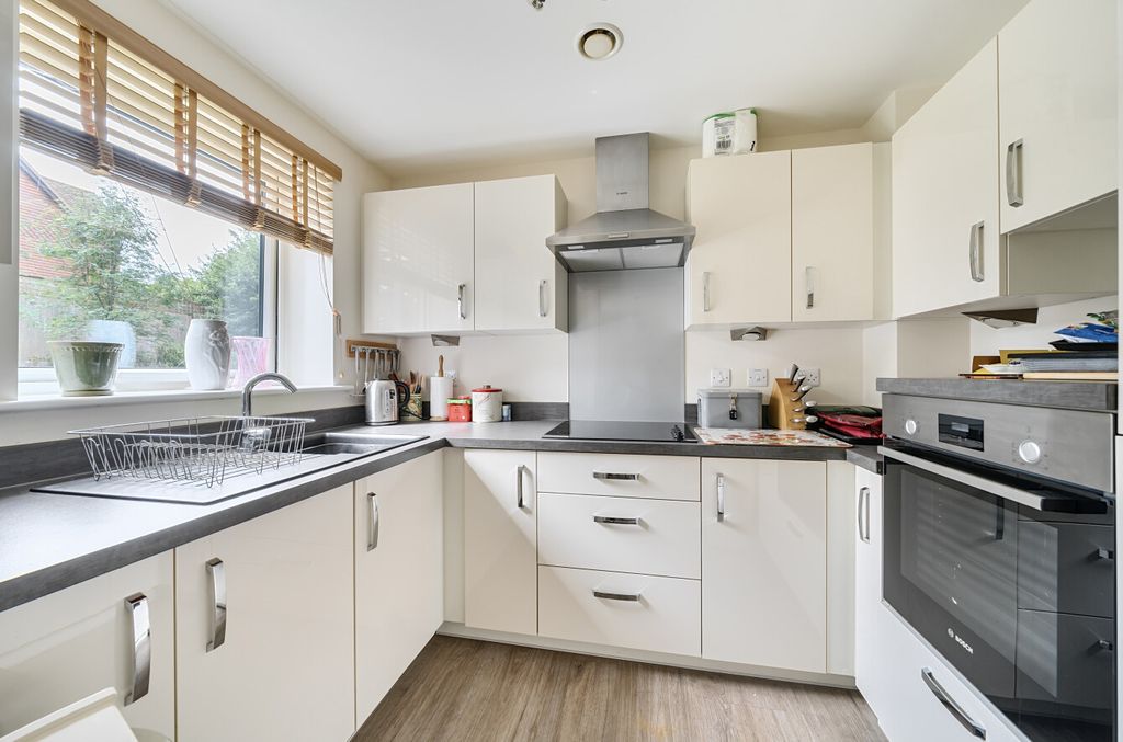 Property photo 2 of 11 1331962-12-688B47...