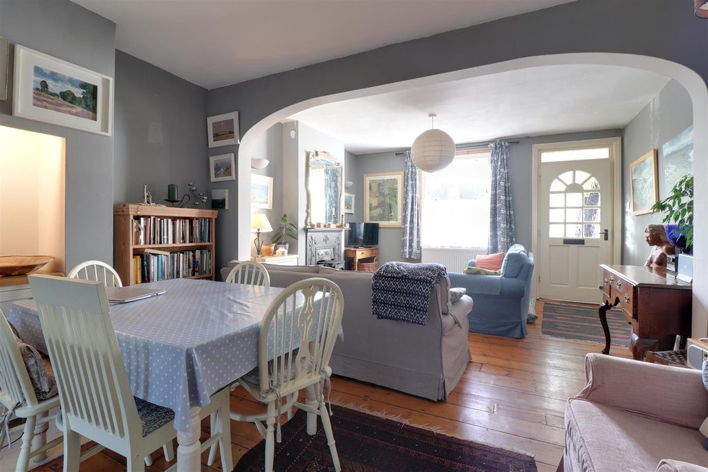 Property photo 2 of 9