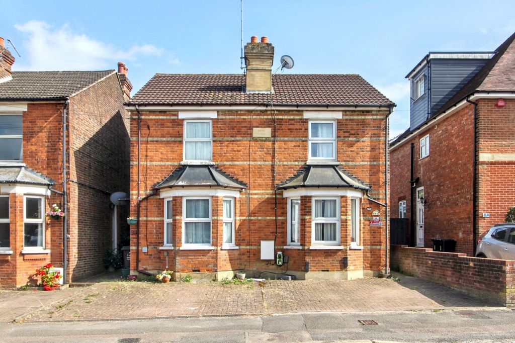 Property photo 2 of 20 12 Hectorage Road, Tonbridge, Kent Tn9 2Dp