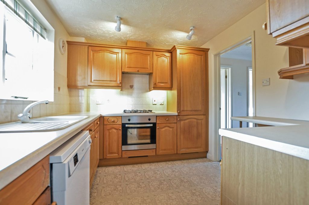 Property photo 3 of 14 Kitchen