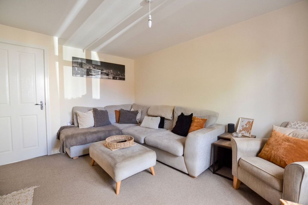 Property photo 2 of 16 Lounge One