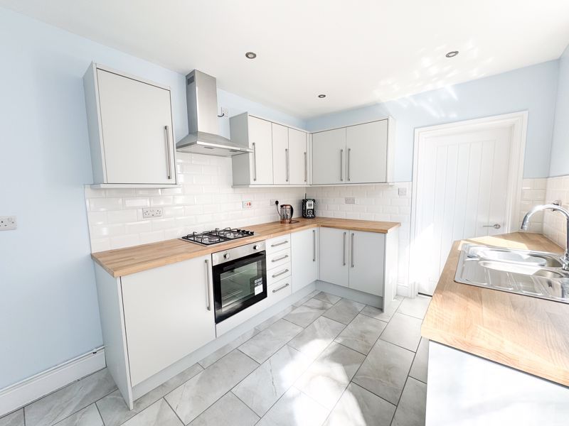 Property photo 1 of 11 Kitchen