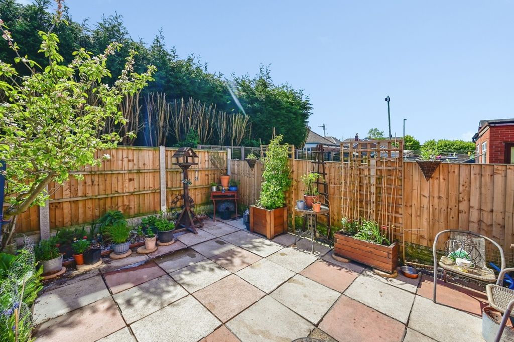 Property photo 3 of 8 Garden