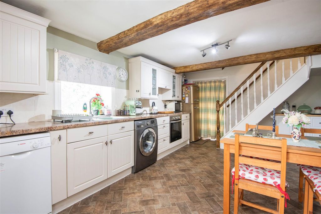 Property photo 3 of 21 Kitchen & Dining