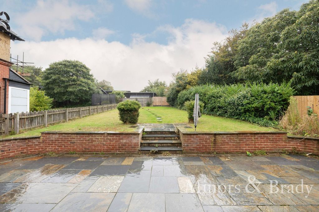 Property photo 2 of 25