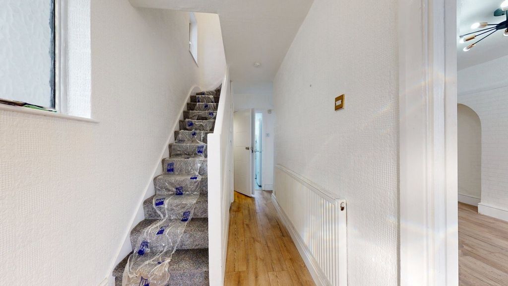 Property photo 2 of 11 Gallery
