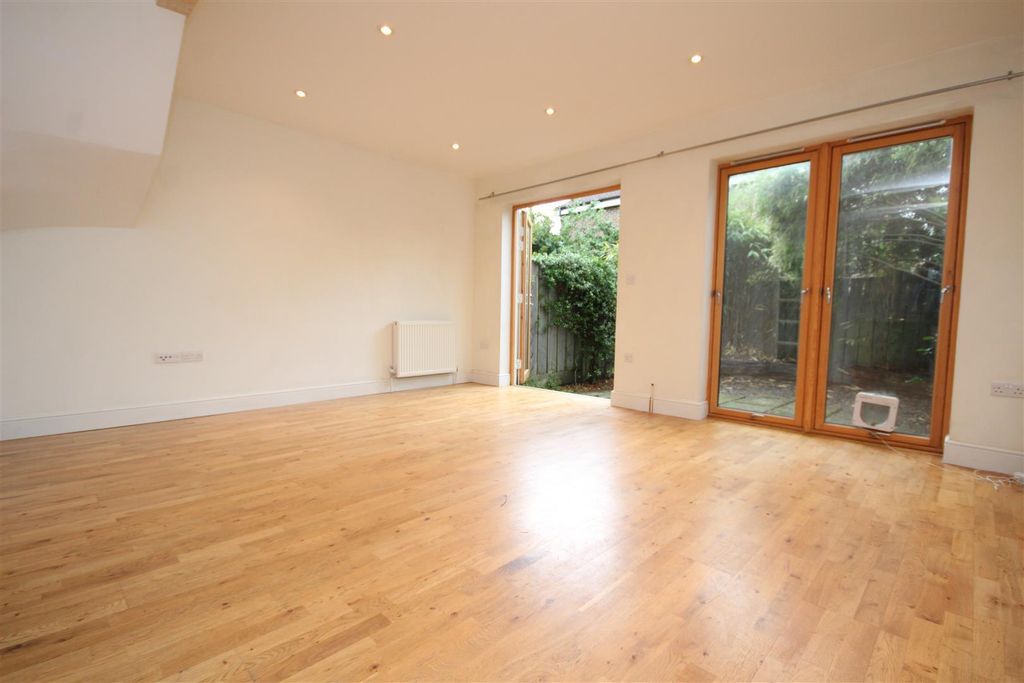 Property photo 3 of 11 Lounge 2.Jpg