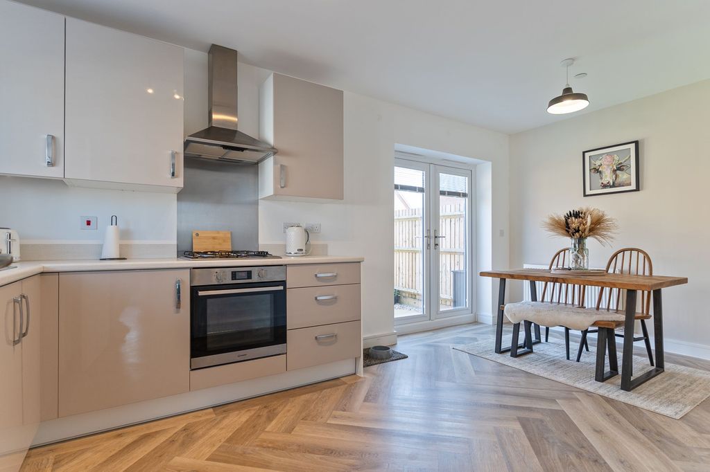 Property photo 3 of 24