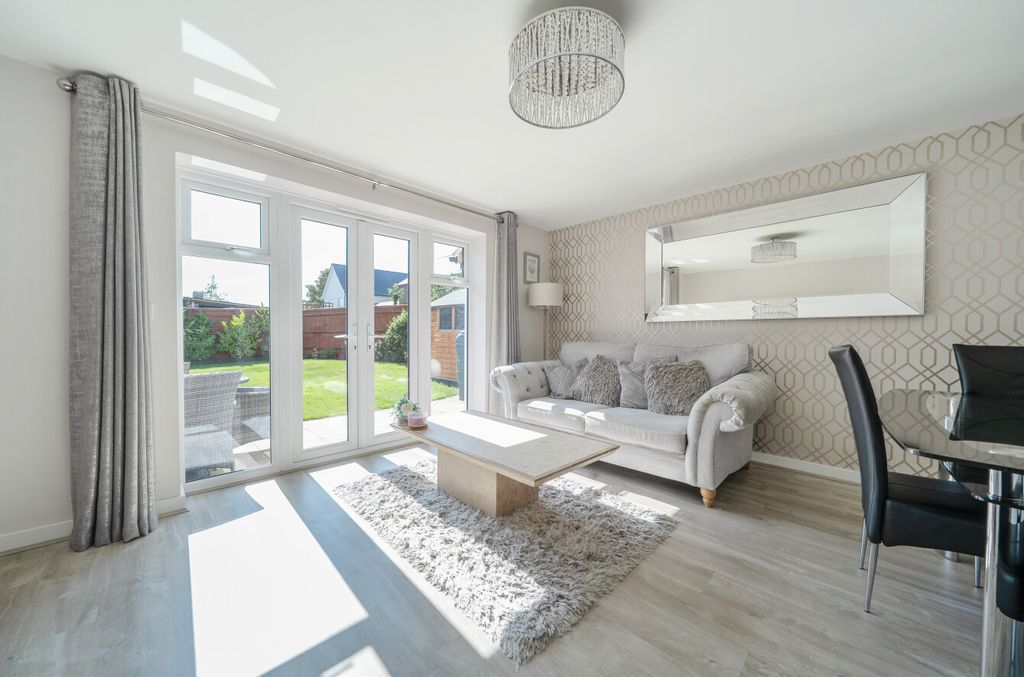 Property photo 2 of 19 1332829-2-6899c0B...