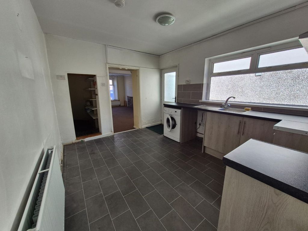 Property photo 2 of 16 Kitchen