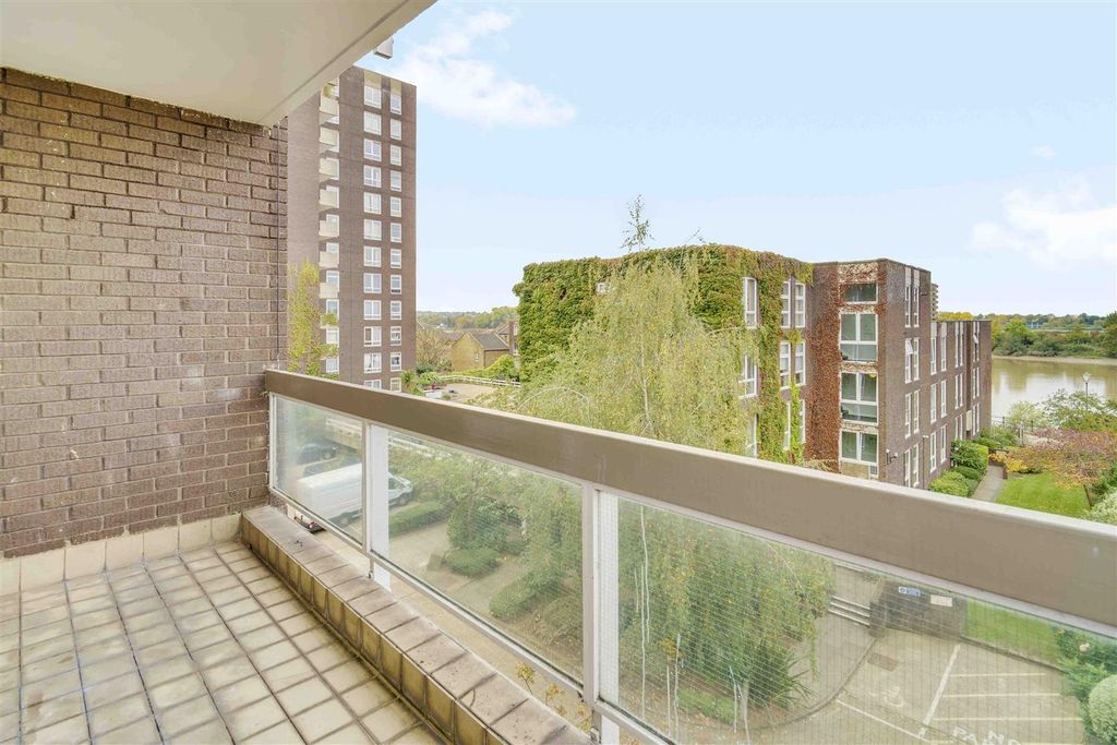 Property photo 3 of 18