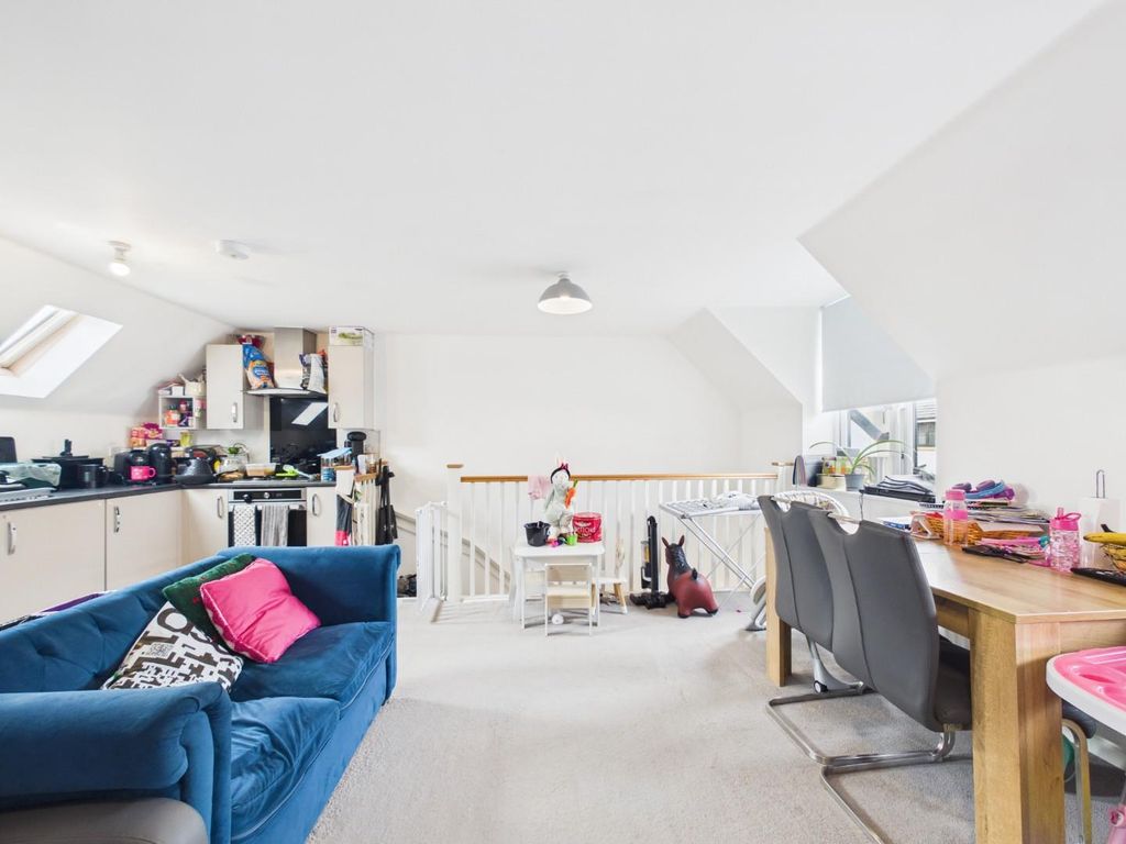 Property photo 2 of 20 Cam01576G0-Pr0360-Still022.Jpg