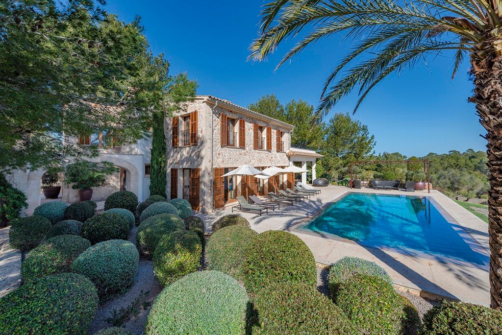 Property photo 1 of 20 Exterior And Pool (2)