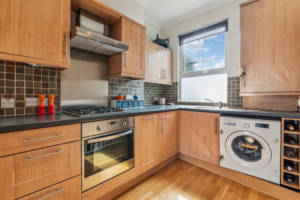 Property photo 3 of 4 Kitchen