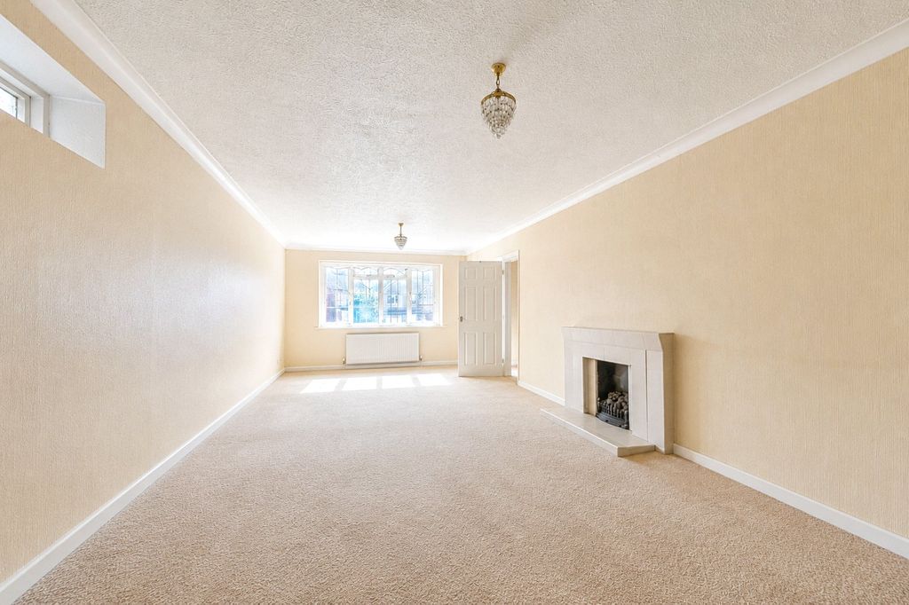 Property photo 2 of 14 Picture No. 24
