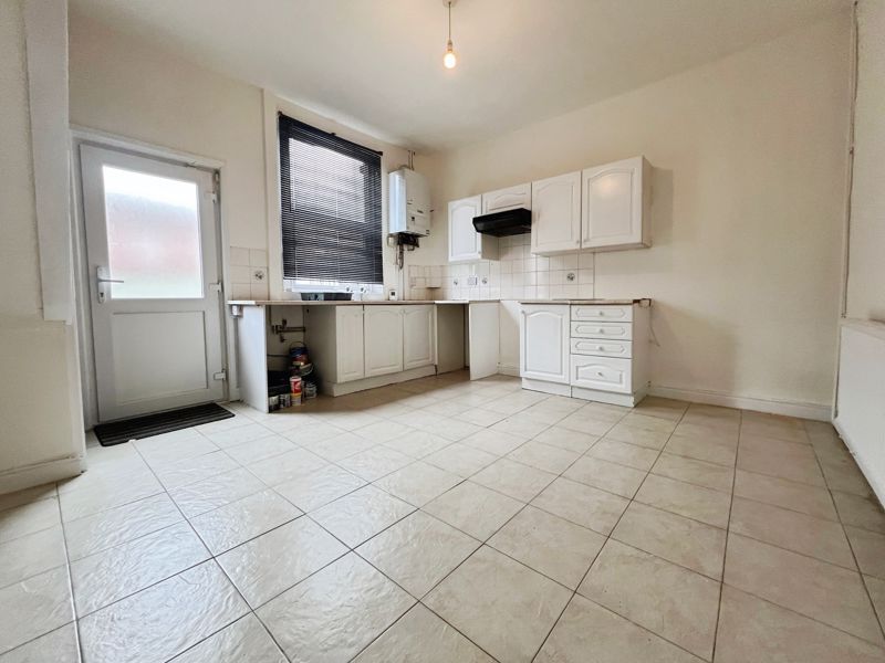 Property photo 3 of 10 Kitchen Diner