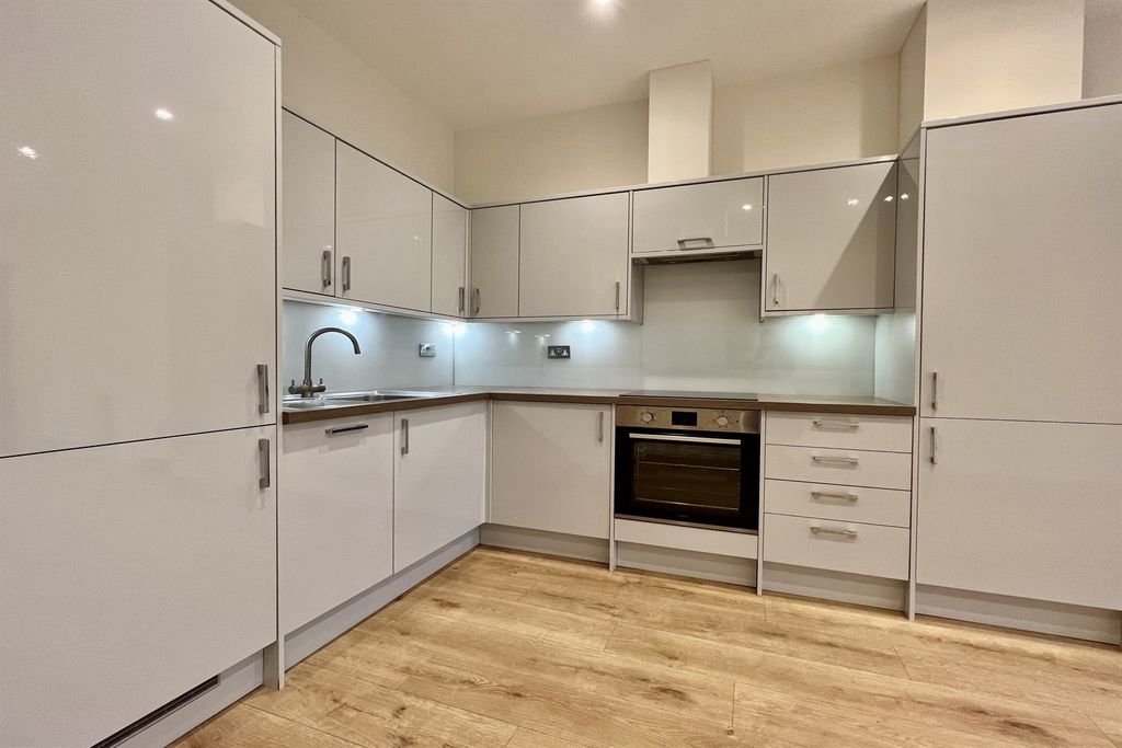 Property photo 3 of 6 Kitchen