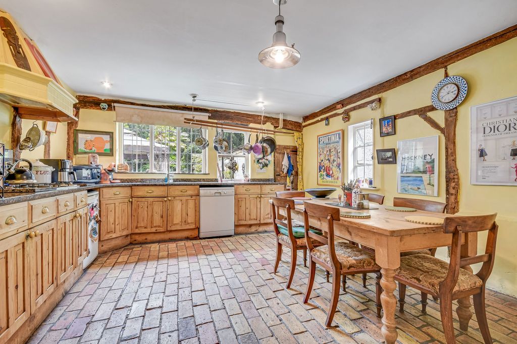 Property photo 1 of 32