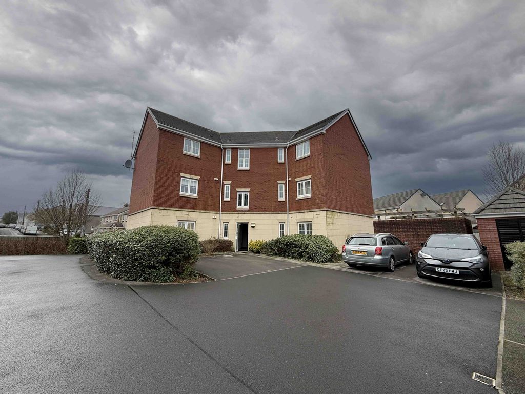 Property photo 1 of 8 2 Bedroom Flat For Sale In Village Drive, Gorseinon, Sa4 4Qb