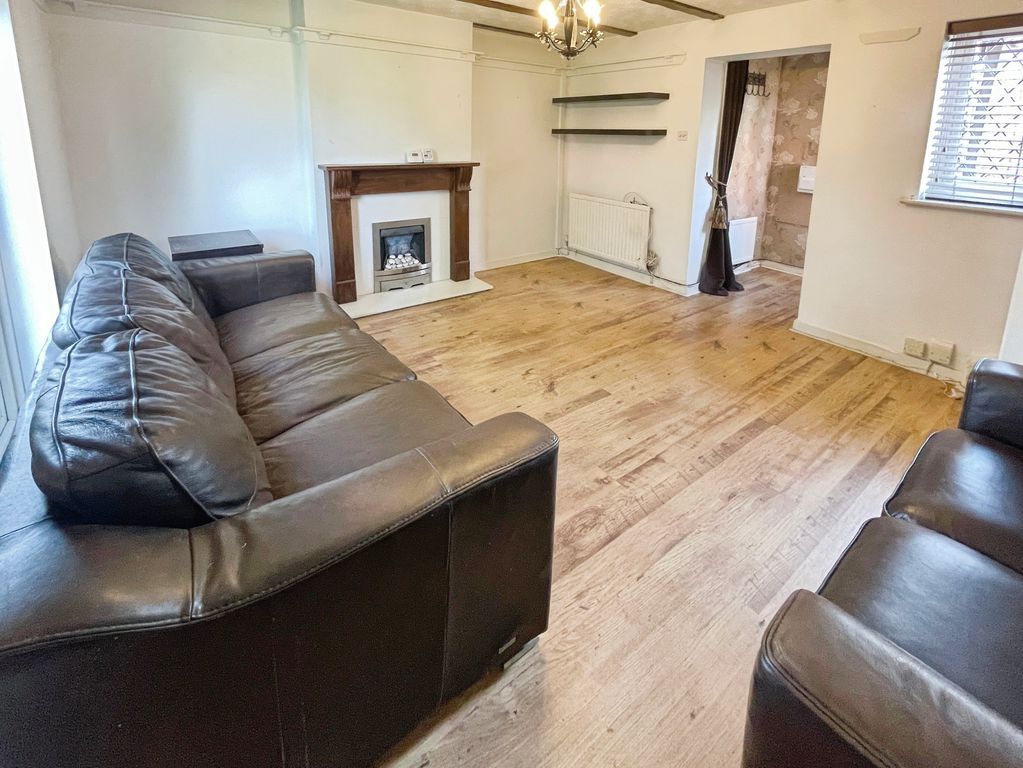 Property photo 3 of 11 Lounge