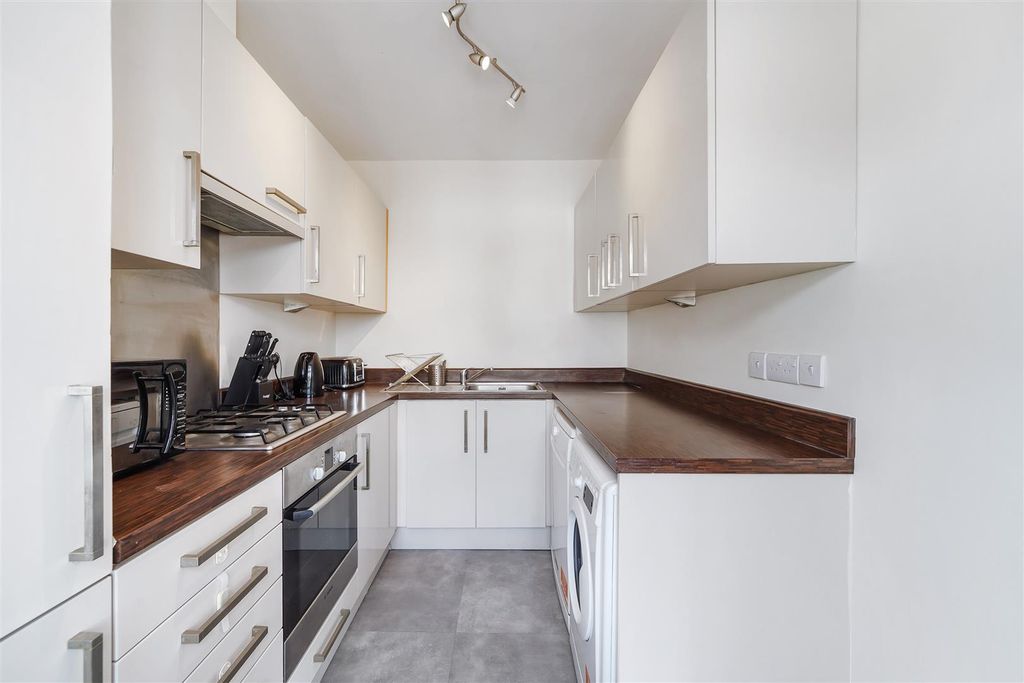 Property photo 3 of 12 Meadway (5).Jpg
