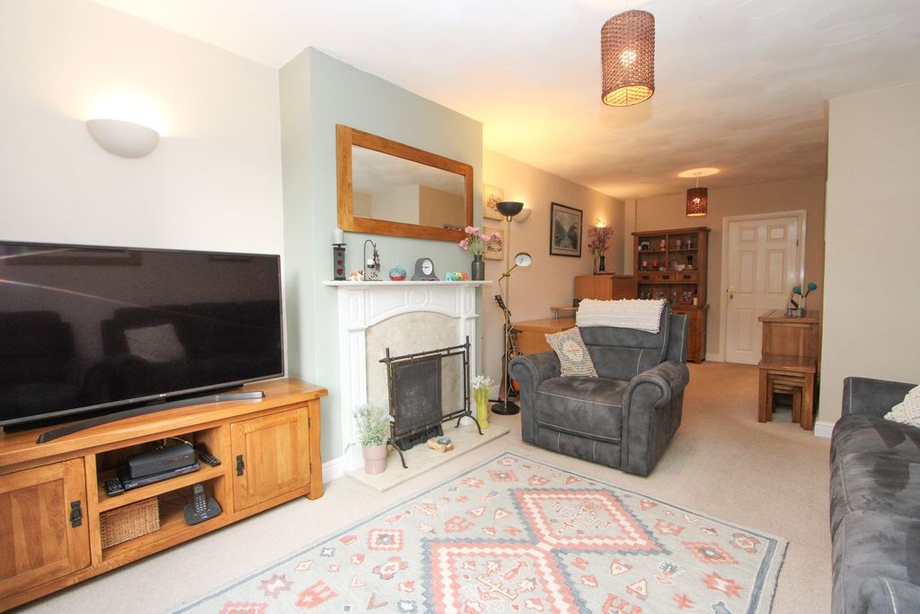 Property photo 3 of 28
