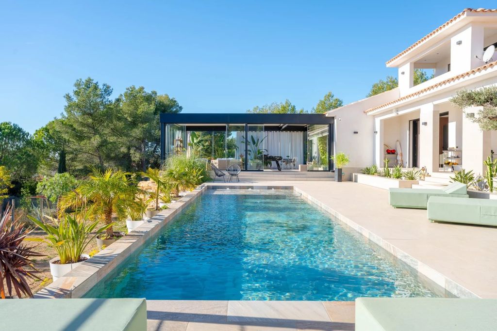 Property photo 1 of 11