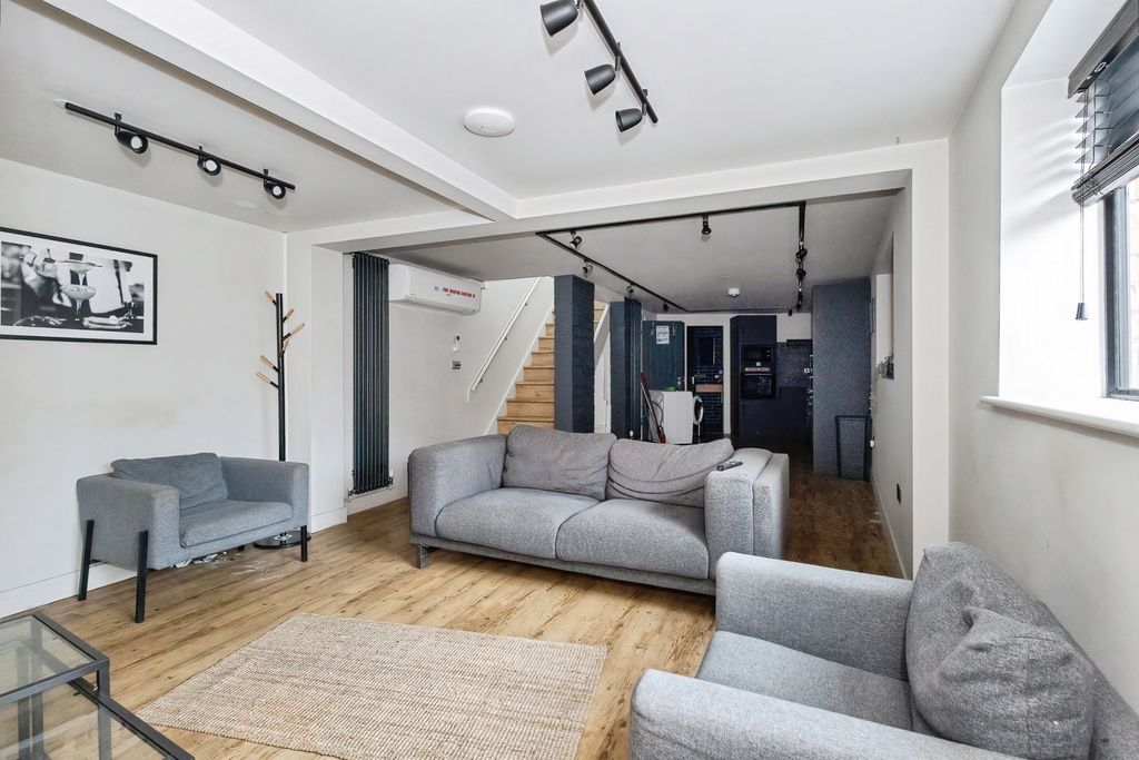 Property photo 2 of 18 Pbox-Img.Jpg