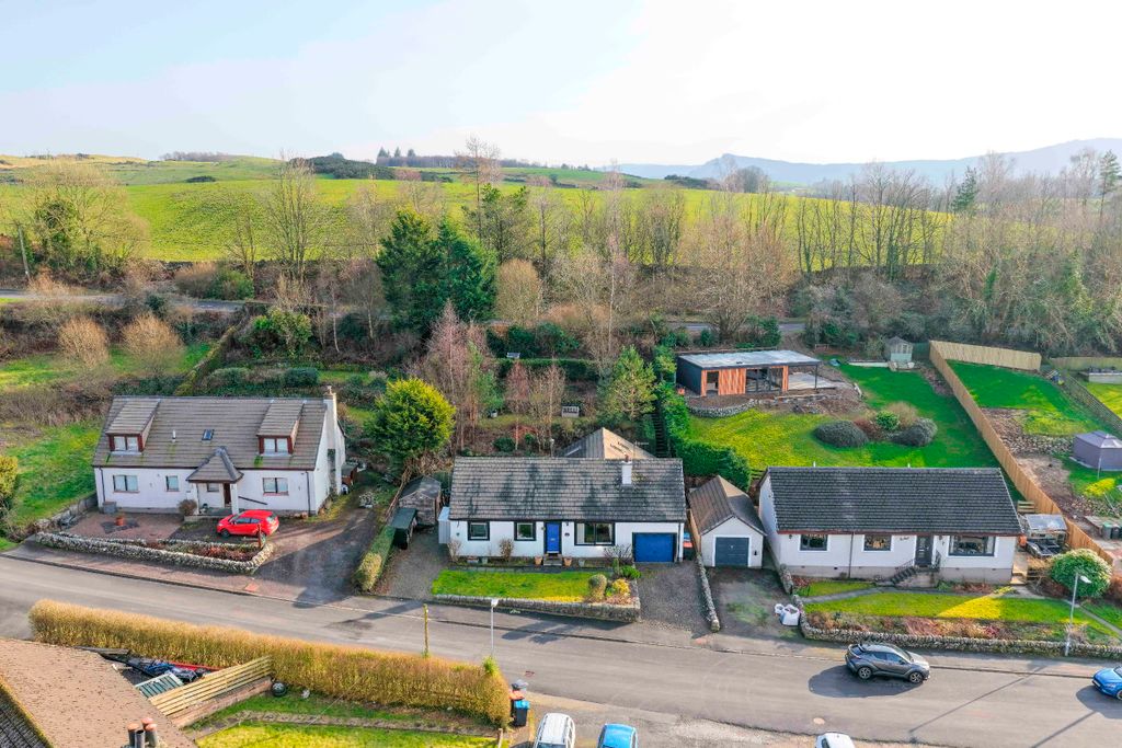 Property photo 2 of 23