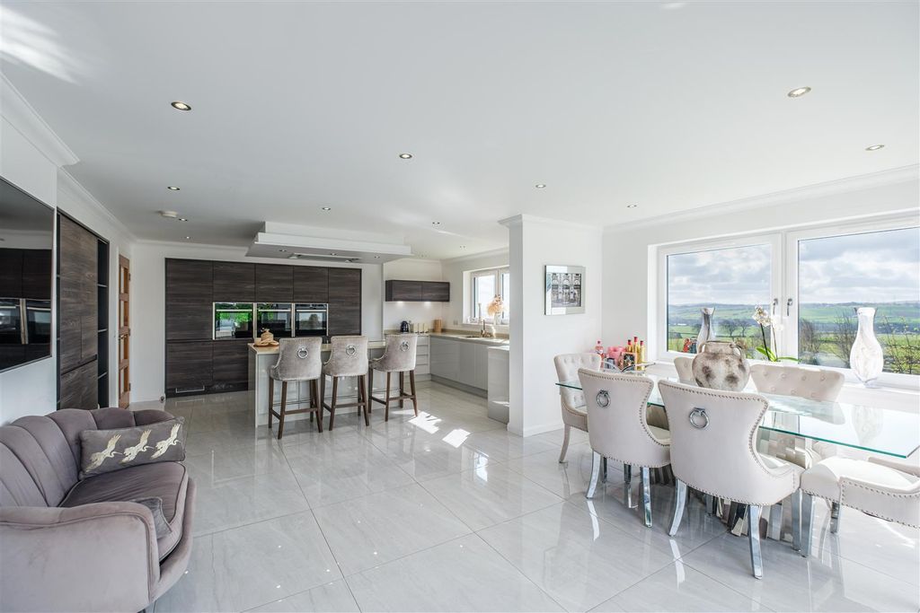 Property photo 2 of 27 Broadleaf Court-26.Jpg