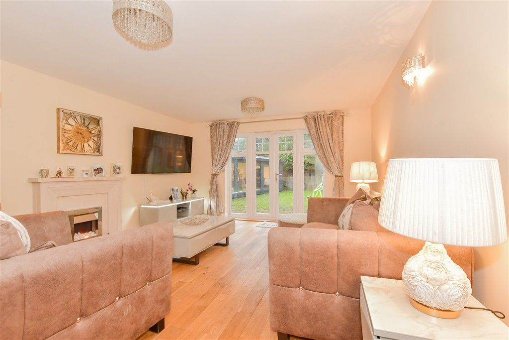 Property photo 2 of 18 Lounge