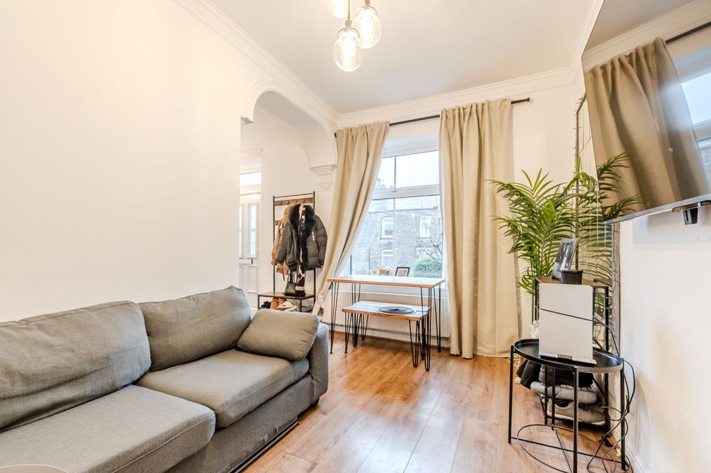 Property photo 2 of 12 Picture No. 05