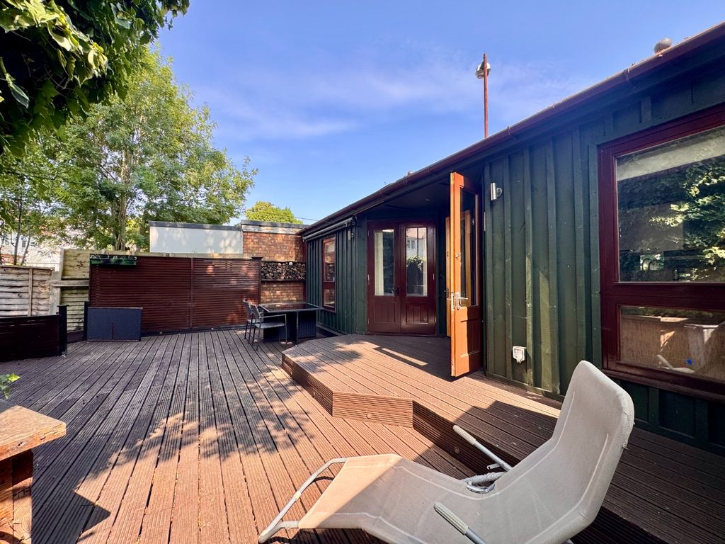 Property photo 2 of 19 5296353