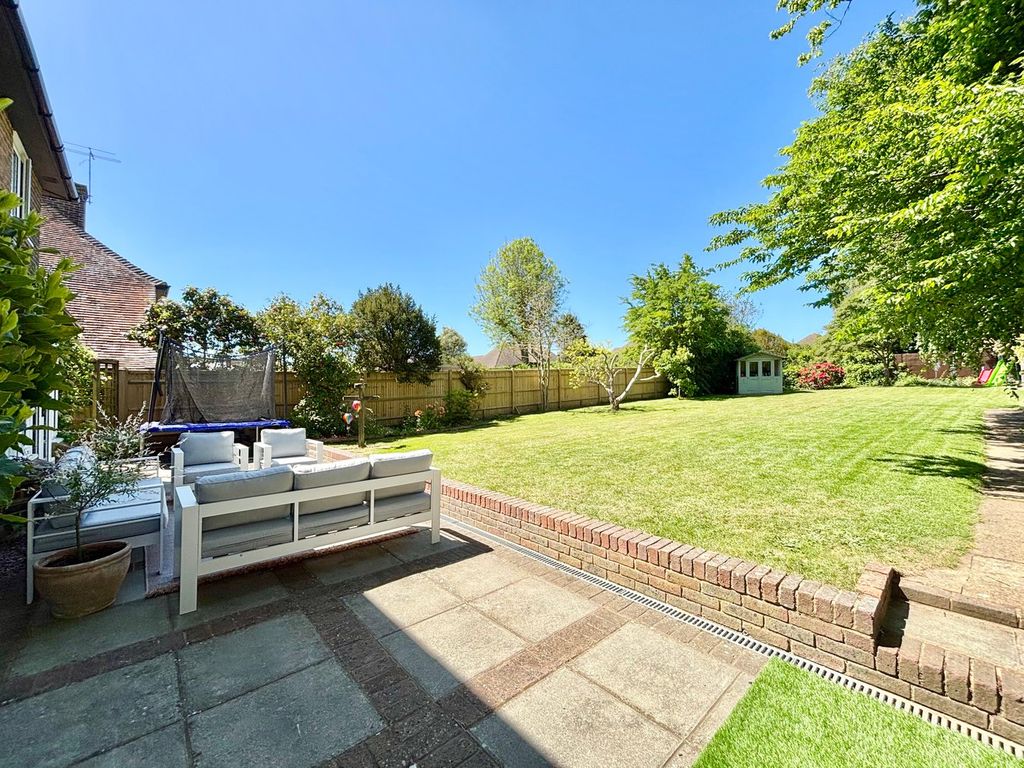 Property photo 2 of 27