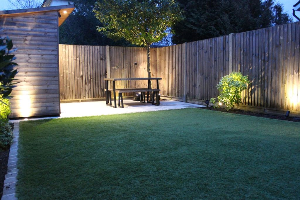 Property photo 2 of 21 Picture No. 12