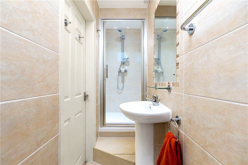 Property photo 3 of 25 En Suite