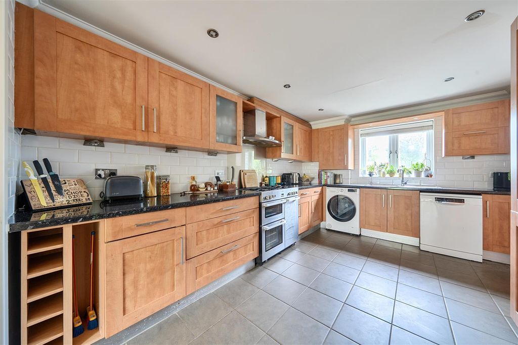 Property photo 3 of 28 1477015-23-6A29Abd2c67F5.Jpg