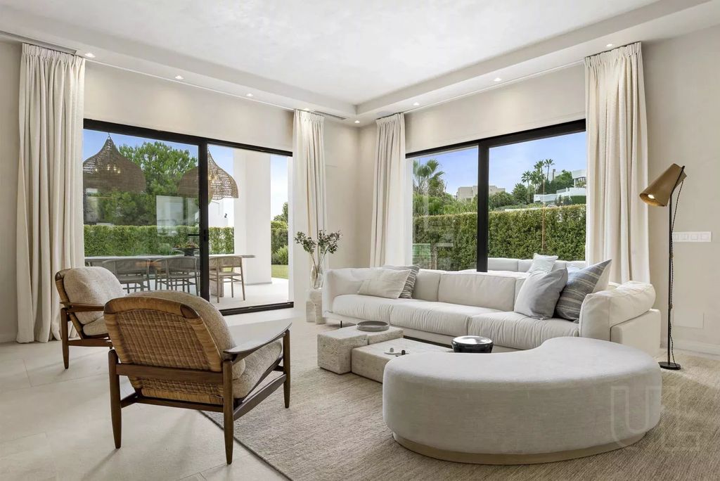 Property photo 3 of 18