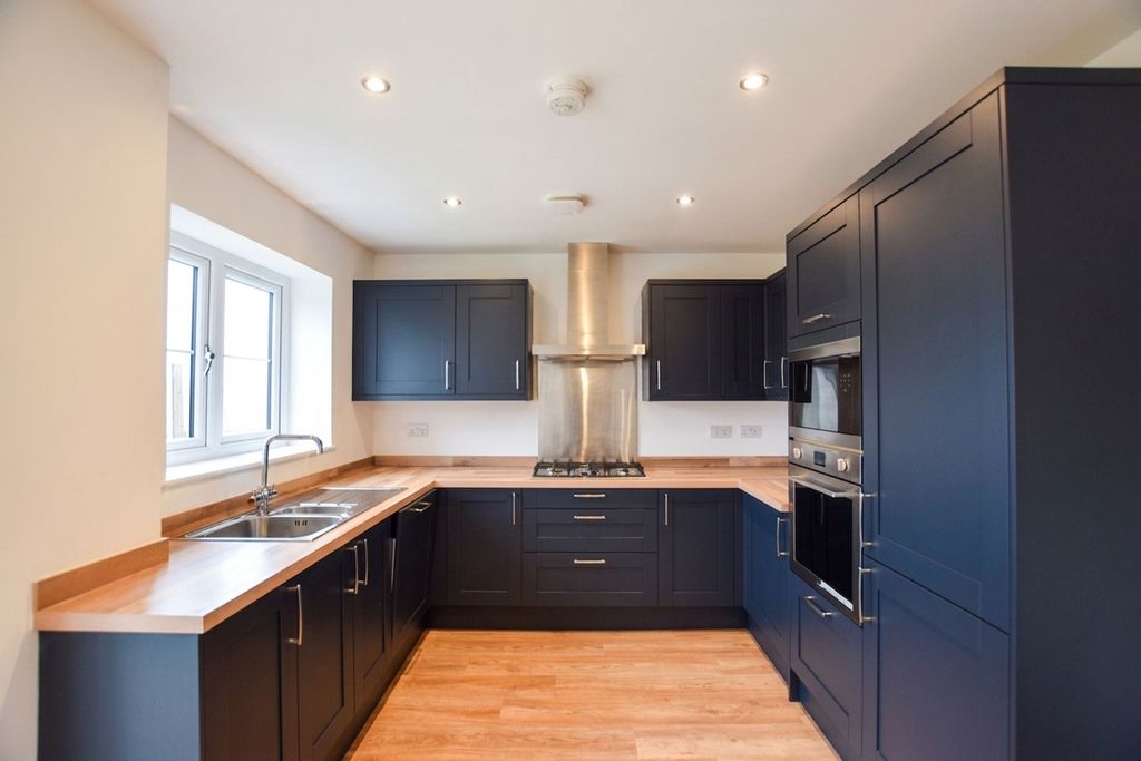 Property photo 2 of 13 Kitchen