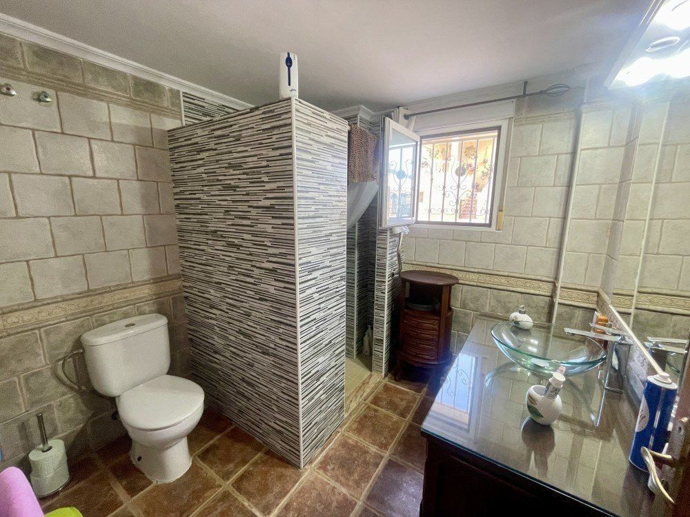 Property photo 3 of 27