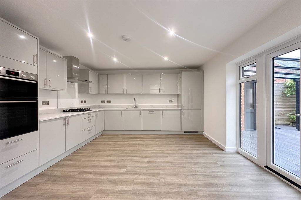 Property photo 2 of 19 Kitchen