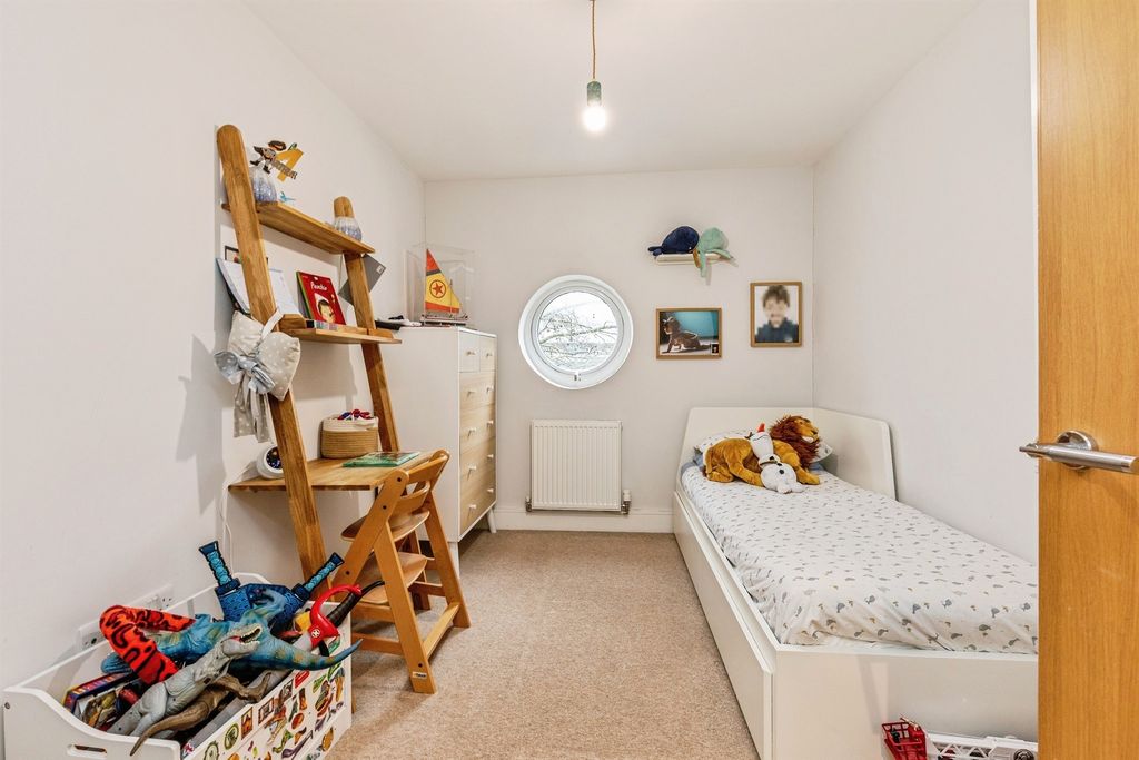 Property photo 3 of 20